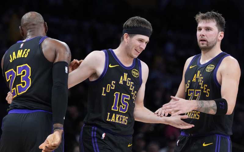 直播吧-31分11板11助!就在今天,一项由科比保持的NBA纪录被卢卡打破了